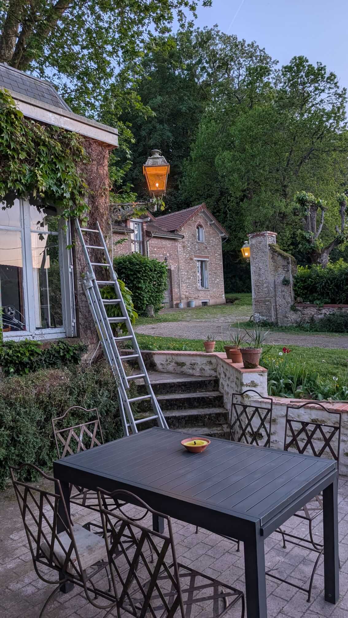 Deux luminaires extérieurs remis en service à Bernay